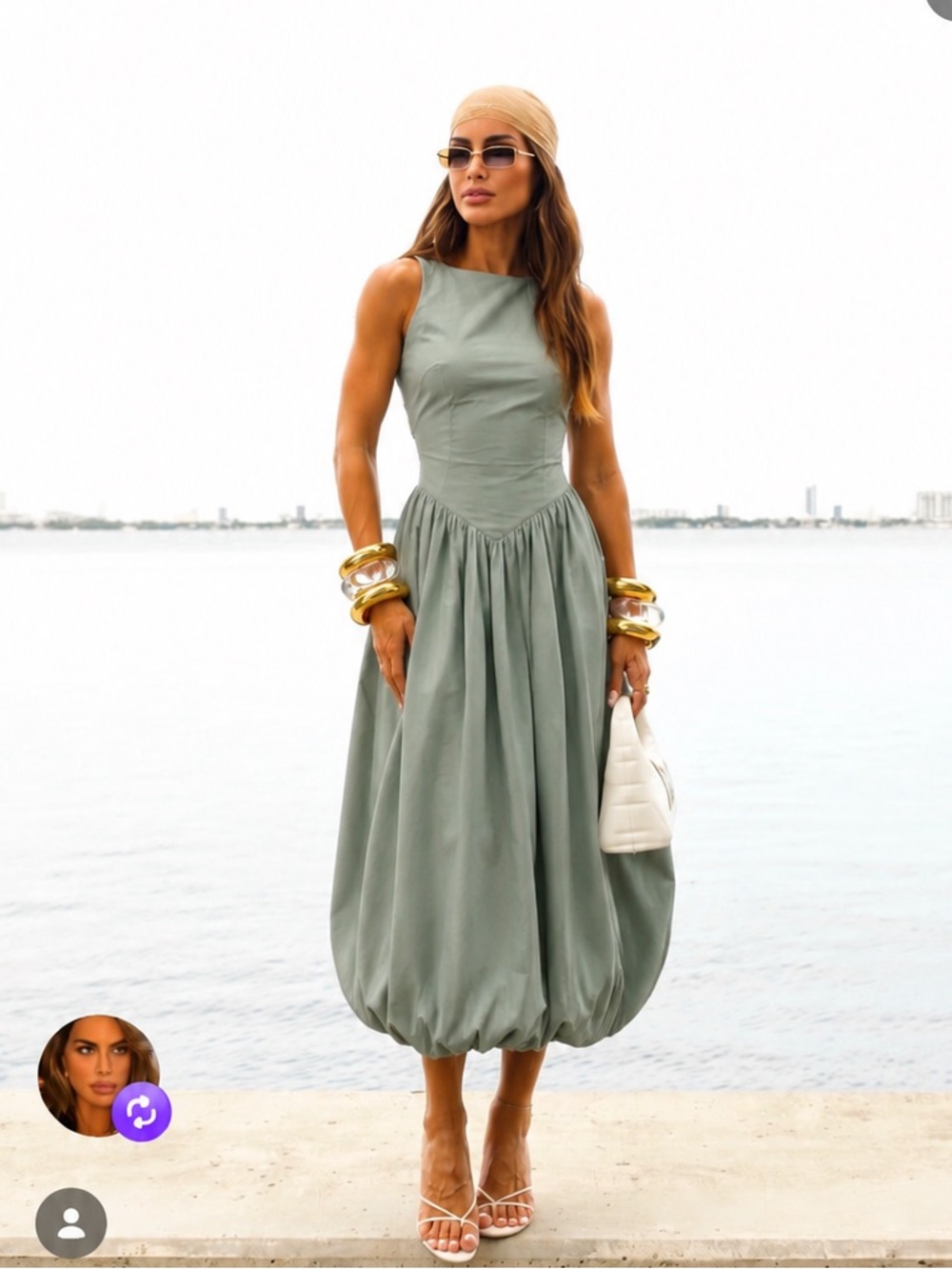 NEW CAMILA COELHO
BUBBLE DROP WAIST DRESS OPEN BACK S
🚨FINAL PRICE NO DISCOUNT